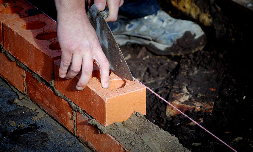 The second option of ordering is a device for controlling the height and horizontality of bricks during laying