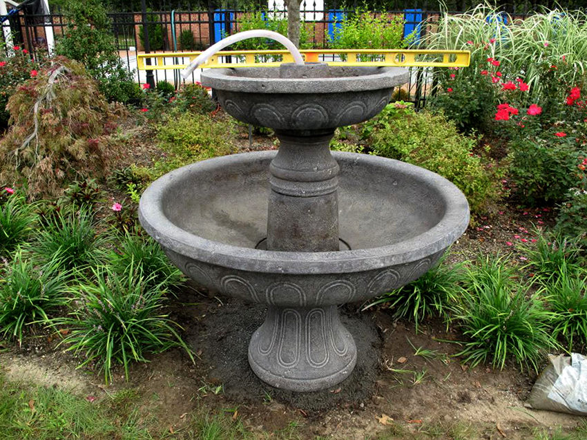 Nádoba pro fontánu může být vyrobena z různých materiálů