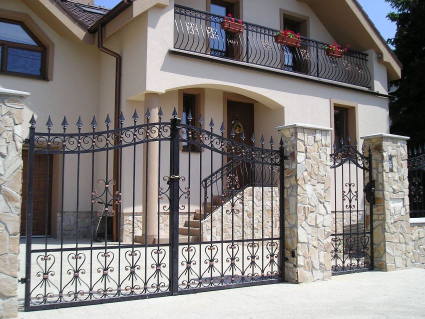 Locks, CCTV cameras and other equipment are often installed on forged gates.