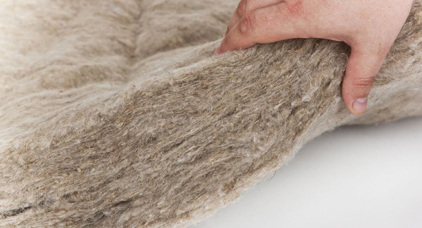 În funcție de tehnologia de producție și de natura materiilor prime, fibrele materialului izolant pot avea geometrie, lungime și grosime diferite.