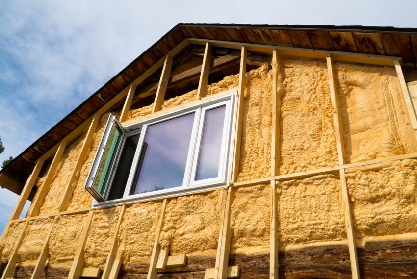 Metoda de izolare a unei fațade umede este multistrat, unde fiecare strat joacă un rol important în procesul de izolare și decorare