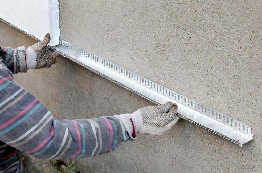 Instalarea unui profil de subsol pentru izolarea fațadelor
