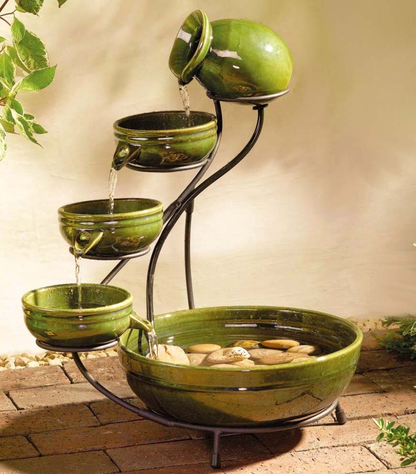 Zdjela za sobnu fontanu bez pumpe može se ručno izraditi od bilo kojeg spremnika