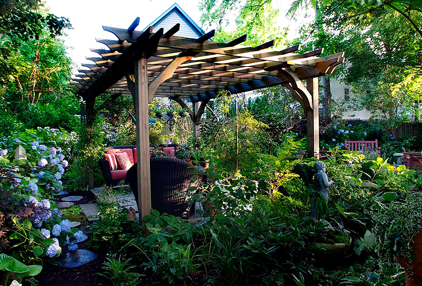 Pergola can be an additional room during the warmer months