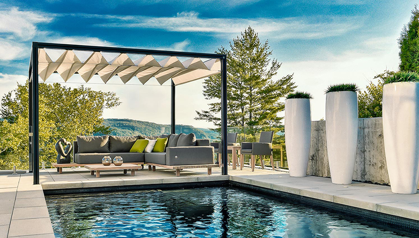 The top covering of the awning-pergola can be easily removed as unnecessary