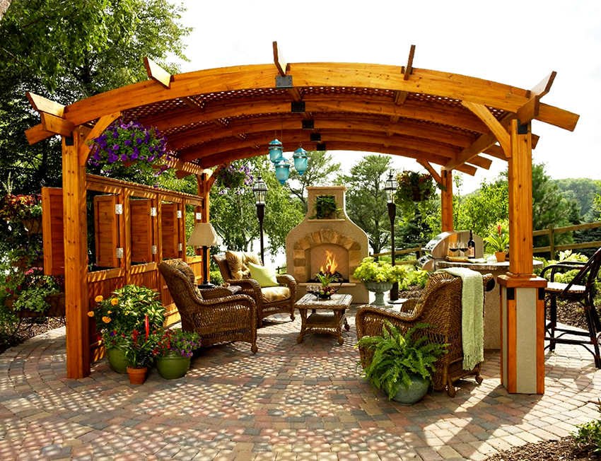 To make the pergola-arch made of wood look elegant, you need to avoid massive structures