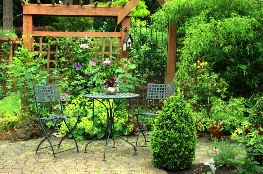 Metal garden furniture is cheaper than a set of wood