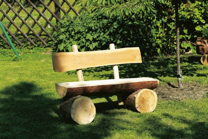 When creating garden furniture, the logs are held together with a metal rod and glue