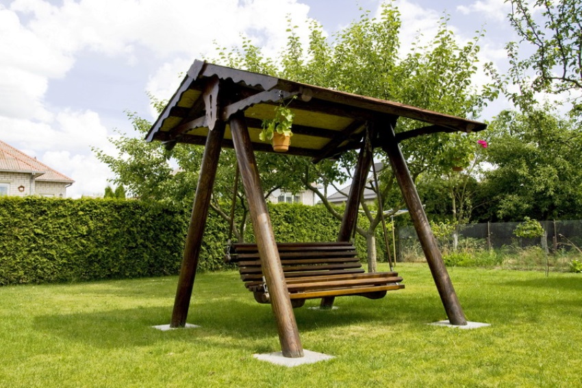 The chain on which the swing is suspended can be hidden in a special case
