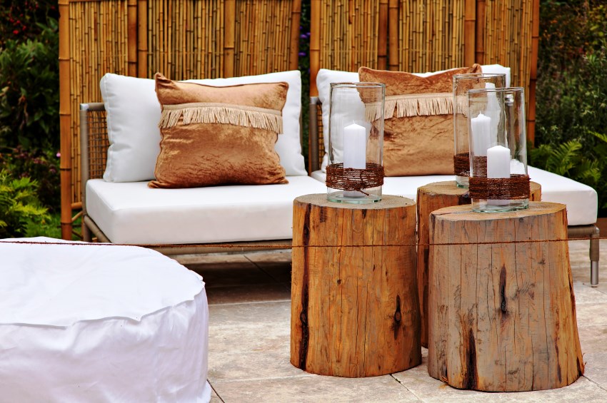 Wooden garden furniture can be combined with wickerwork