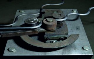 Strojevi za hladno kovanje: kako stvoriti umjetničke metalne predmete