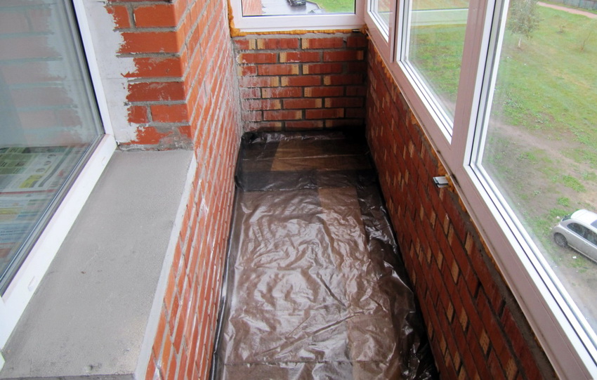 Before insulating a balcony with expanded clay, it is imperative to carry out waterproofing