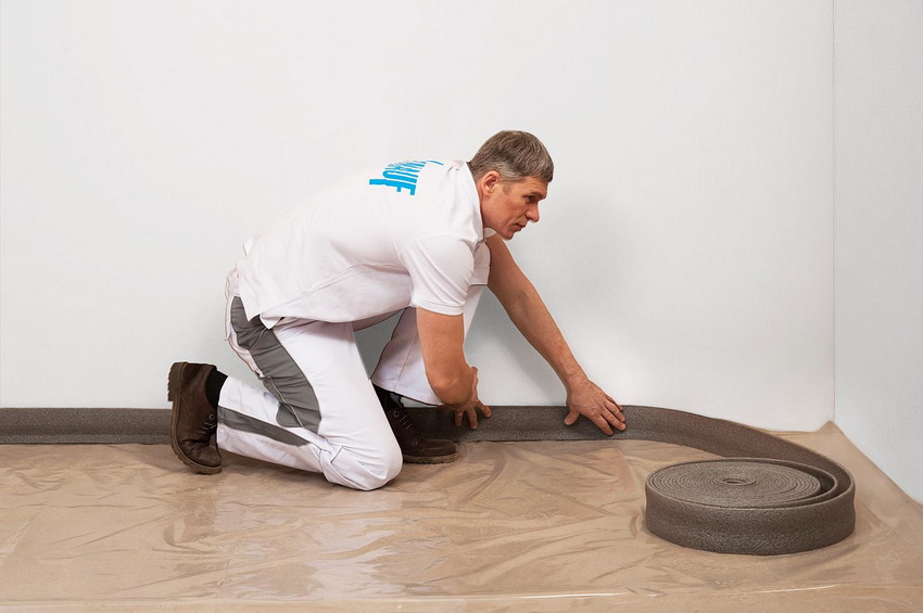 Before implementing a screed with expanded clay, it is necessary to prepare the room