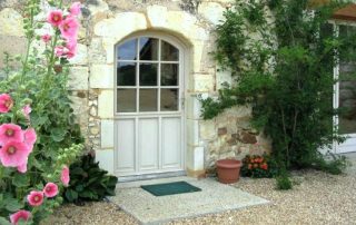 Front door with glass for a private house: great examples of design
