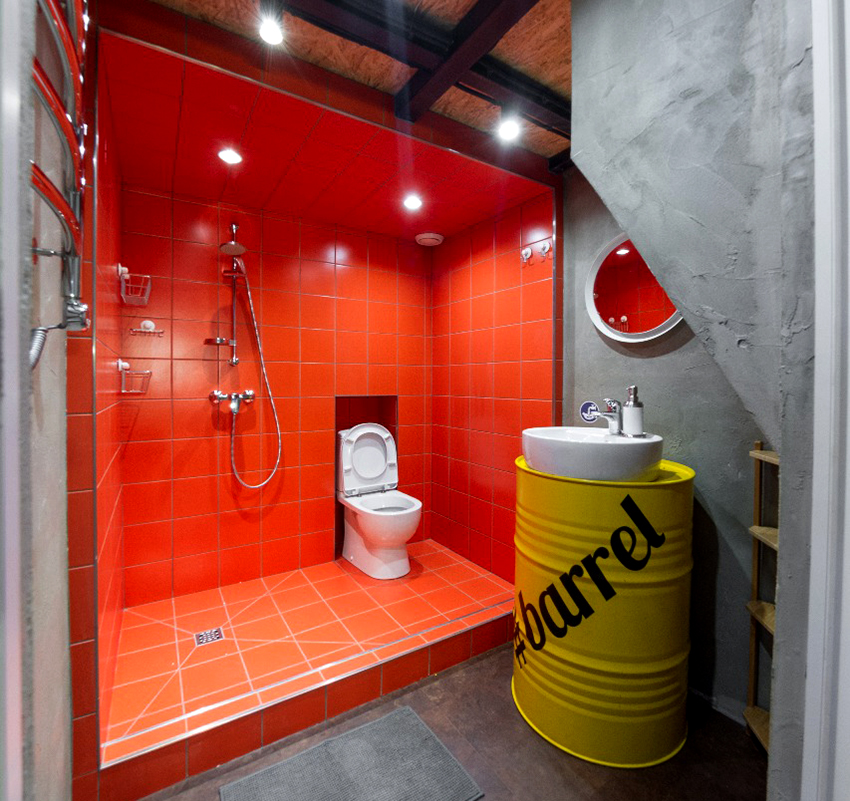An example of the layout of a shower room combined with a toilet in a niche