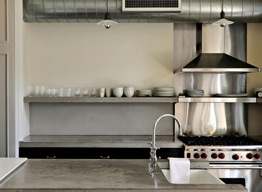 Glavni znakovi loše ventilacije su plijesni miris u kuhinji, plijesan i plijesan na zidovima.