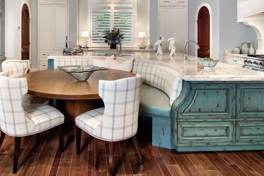 There are options for placing a round table combined with kitchen furniture