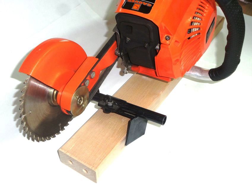It is easier to install a grinder on chainsaws that are simple in design