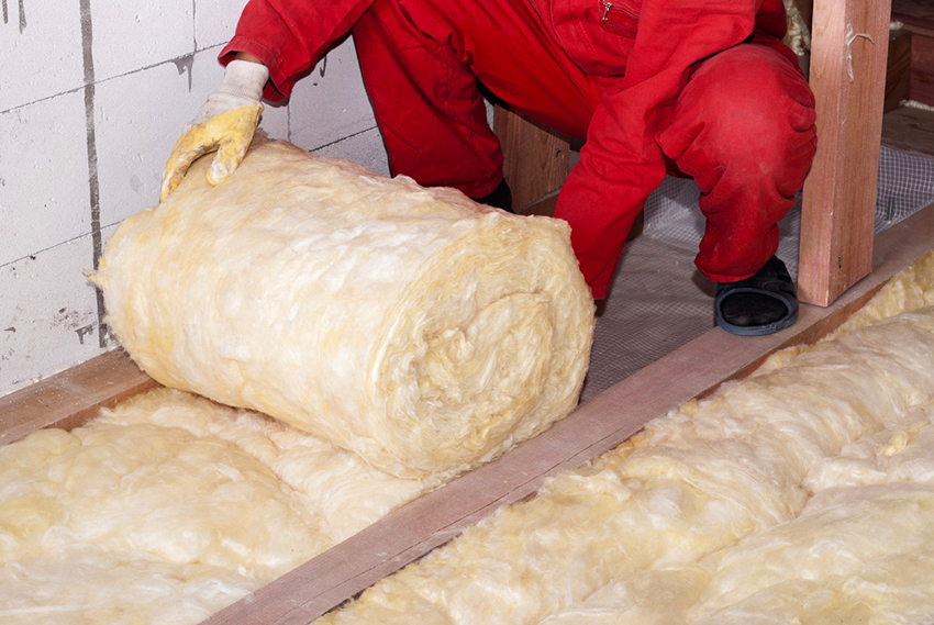 If necessary, the floor of the shed can be insulated with mineral wool, foam or expanded clay