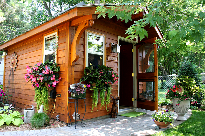 It is recommended to entrust the construction of a shed from logs or timber to specialists