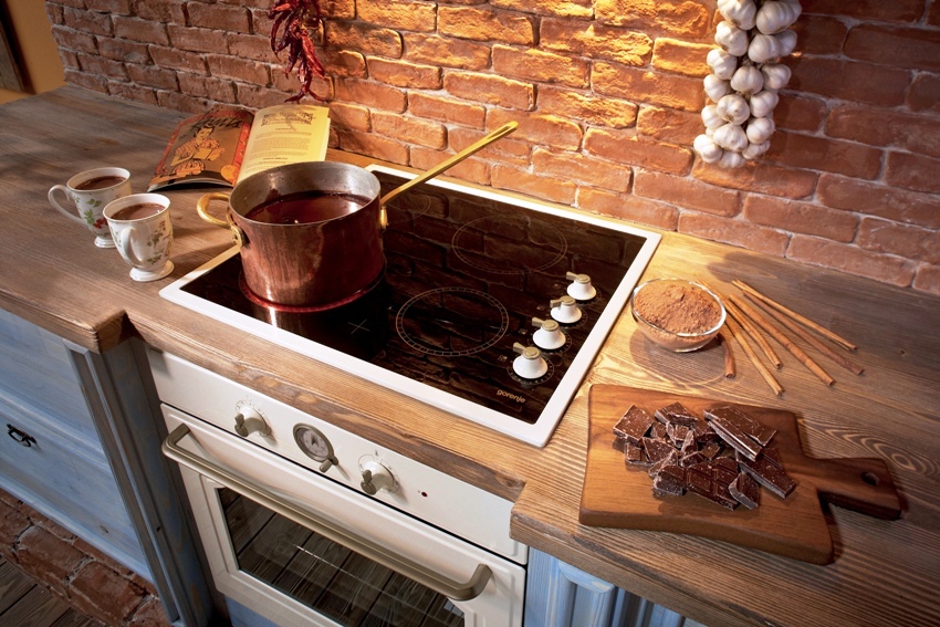 An important advantage of an induction hob is the high speed of cooking, which is carried out by heating the bottom of the cookware, and not the hob