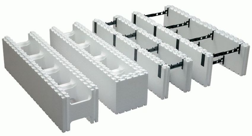 Formwork blocks made of polystyrene foam are very light, so construction can be carried out without the use of heavy equipment