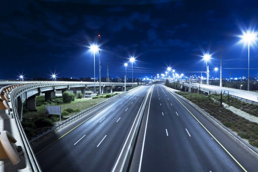 Flomlys med en effekt på over 80 W brukes til utendørsbelysning av store områder, veier og motorveier