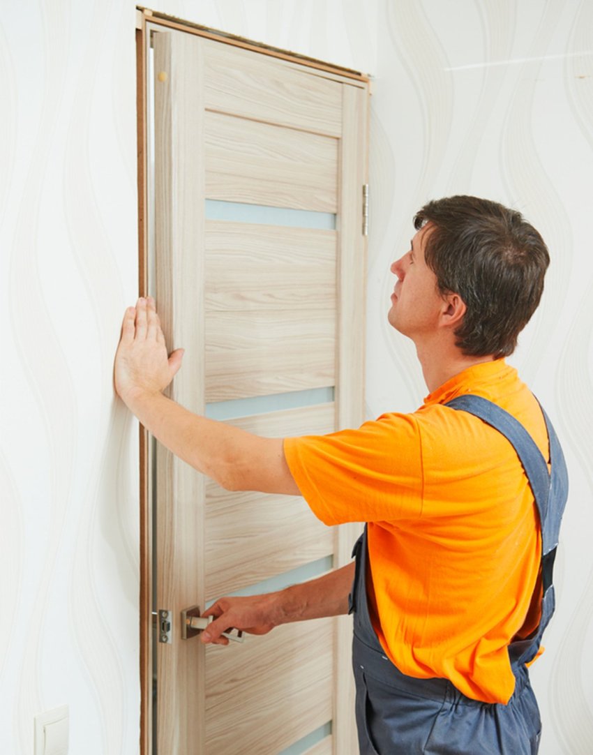 During installation, it is necessary to check the gaps between the roof and the door.