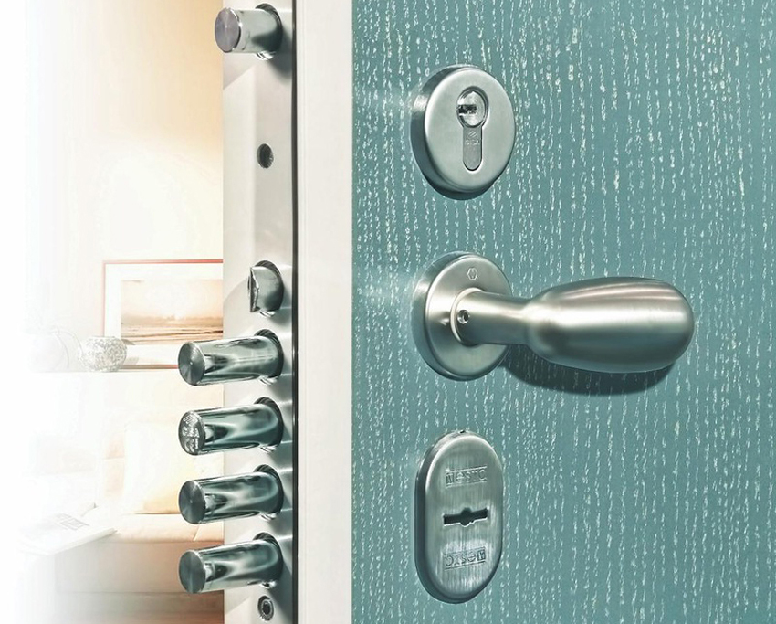 The combination lock combines the advantages of two different devices