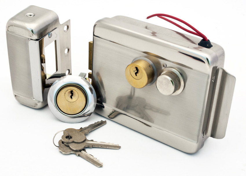 Unlike an electromagnetic lock, an electromechanical lock does not require constant electricity, since it can be opened with a key