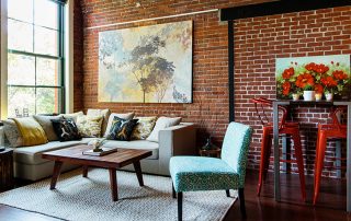 Podkrovní obývací pokoj: velkolepý prostorný prostor s minimální dekorací