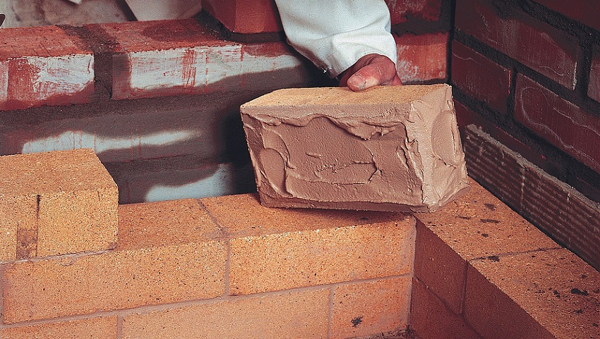The firebox must be laid out of fireclay bricks using a similar solution