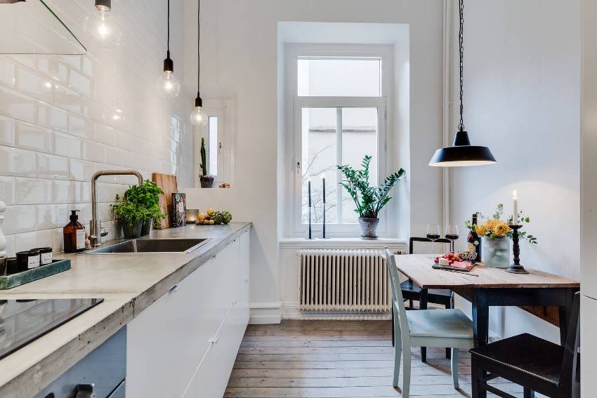 La principale caractéristique distinctive des appartements avec un intérieur scandinave est l'abondance de blanc brillant