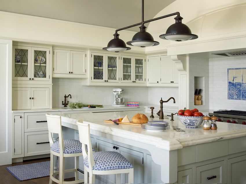 Provence style kitchen furniture is usually made of wood and decorated with contrasting elements.