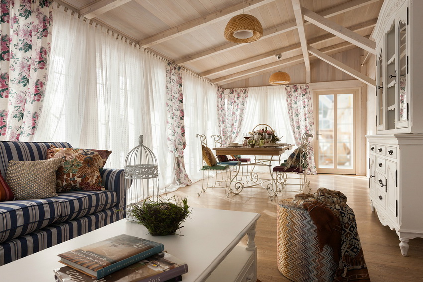 Bright textiles, vintage furniture and rustic décor are one of the highlights of the Provence style