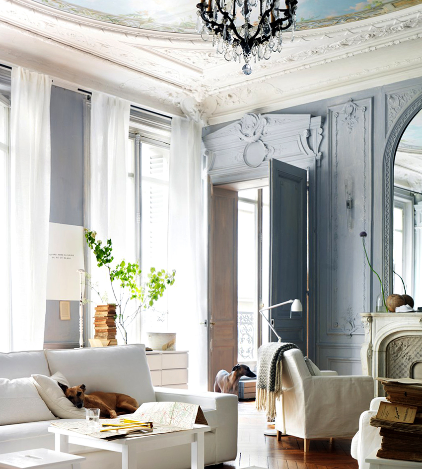 There are many types of plaster products that are used in interior decoration.