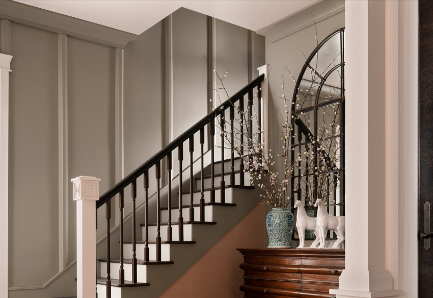 Polyurethane wall moldings can be colored or painted