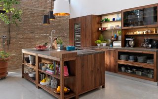 Kitchen shelves: how to create a beautiful and harmonious interior