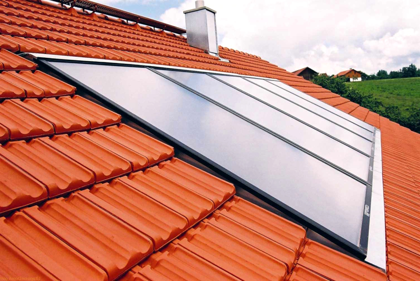 Solarni kolektori postavljeni su na krov kuće, gdje je koncentrirana maksimalna razina sunčevog zračenja.