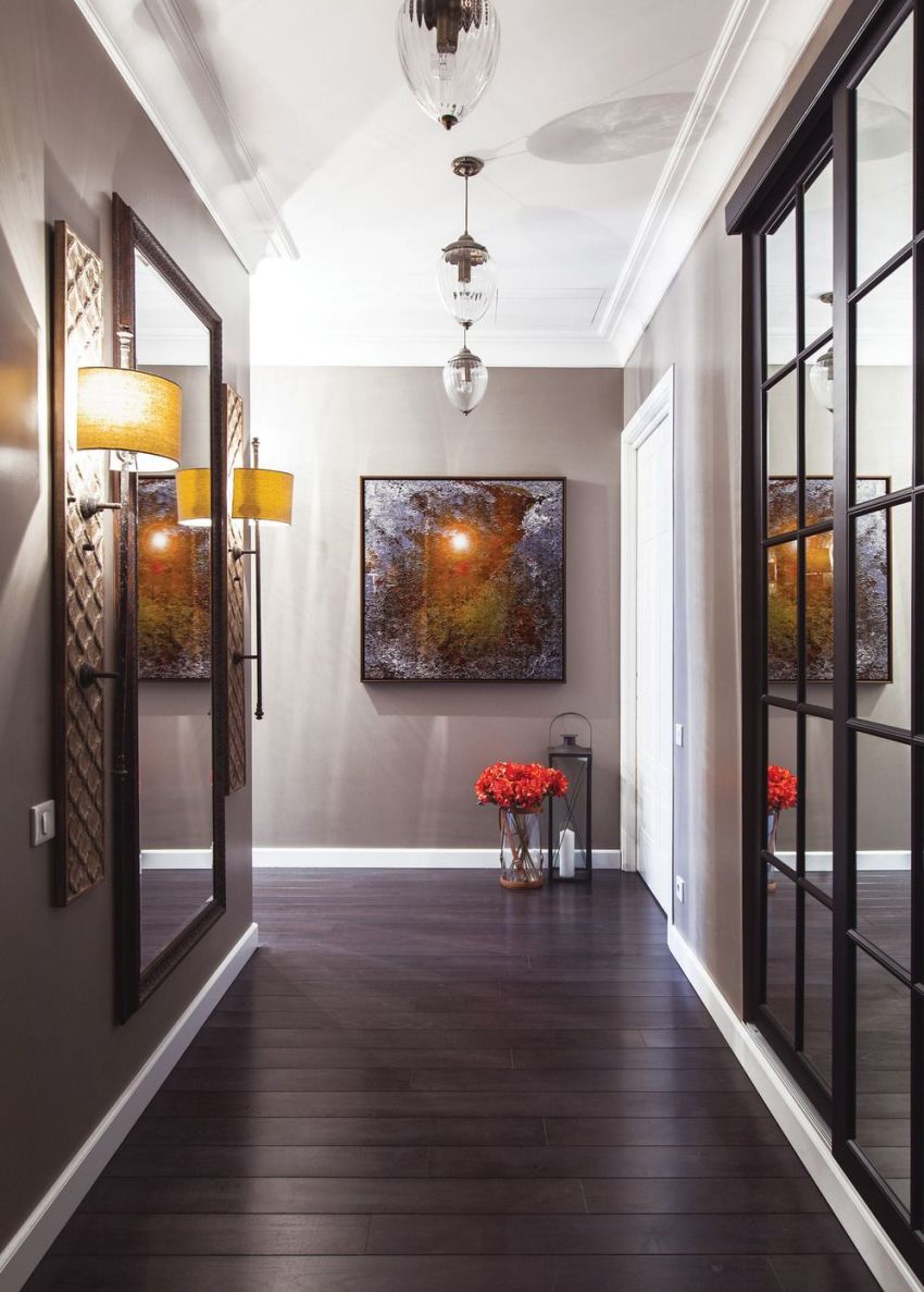 Wardrobes with mirrors will help to expand the space in a small corridor