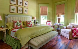 Dormitor în stil Provence: decor încântător, blând și romantic