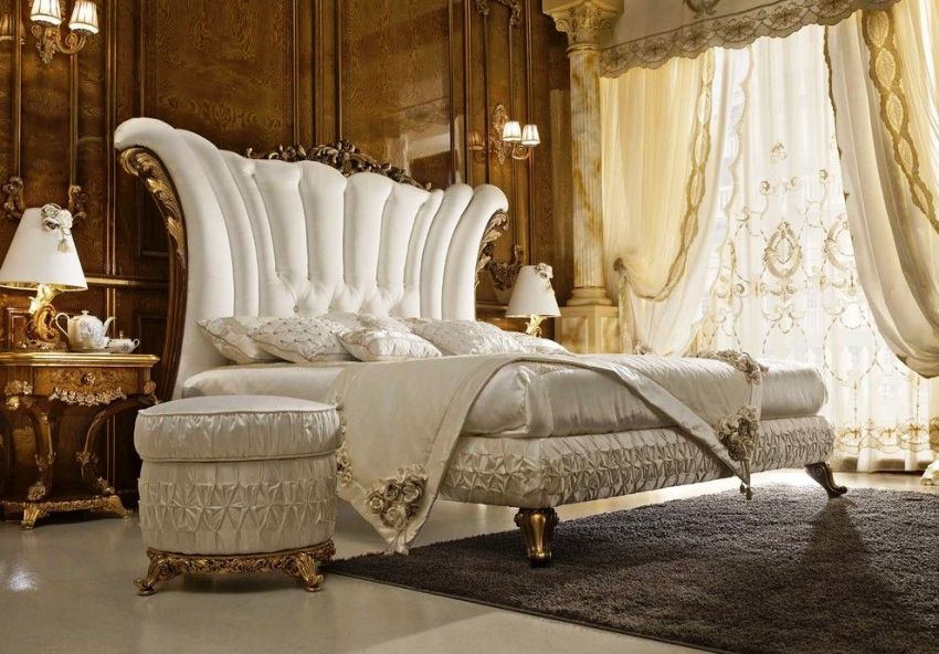A baroque interior is an impressive royal interior design, the luxury of which must be manifested in every detail