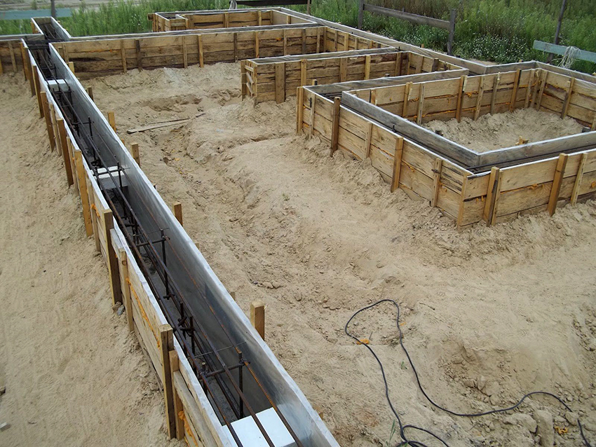 For the foundation of the house, you need to dig a trench, and equip its walls with formwork