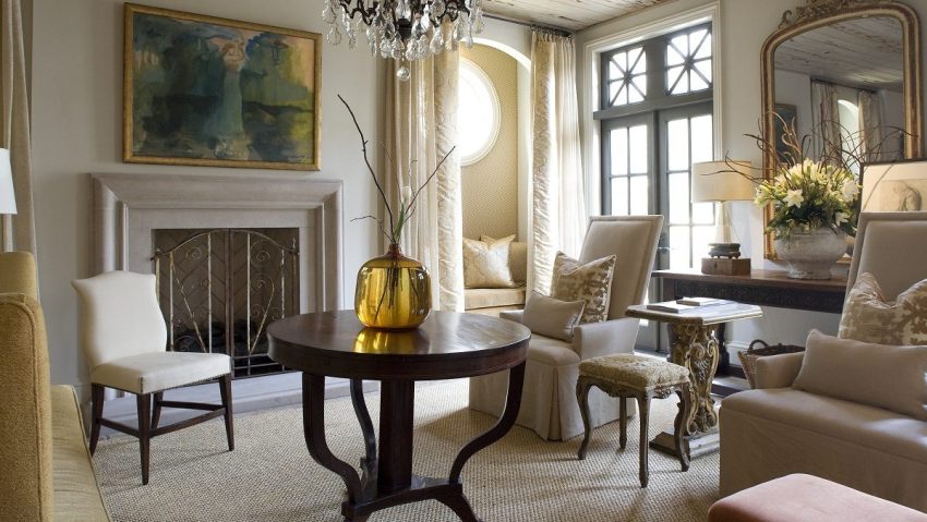 Nábytek do obývacího pokoje v klasickém stylu by měl být udržován v určitém směru