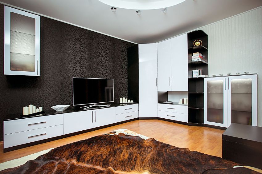 Klizni zid u dnevnoj sobi može se izvesti u bilo kojem stilskom smjeru