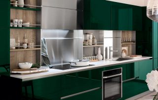 Green kitchen: effective, juicy and positive interior