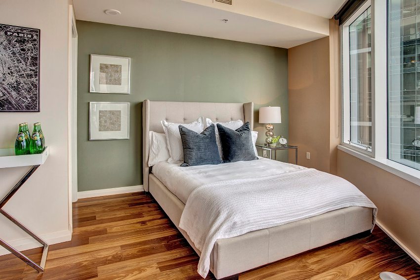 Pereți dormitor 12 mp m este mai bine să decorați în culori neutre deschise, această tehnică va crește vizual zona