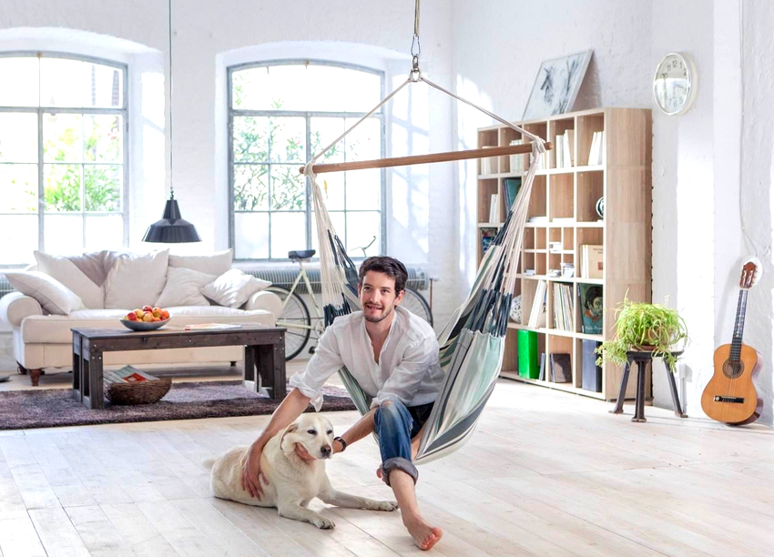 The most popular version of the hammock chair is the Ekorre model, which attracts attention with its unusual design.