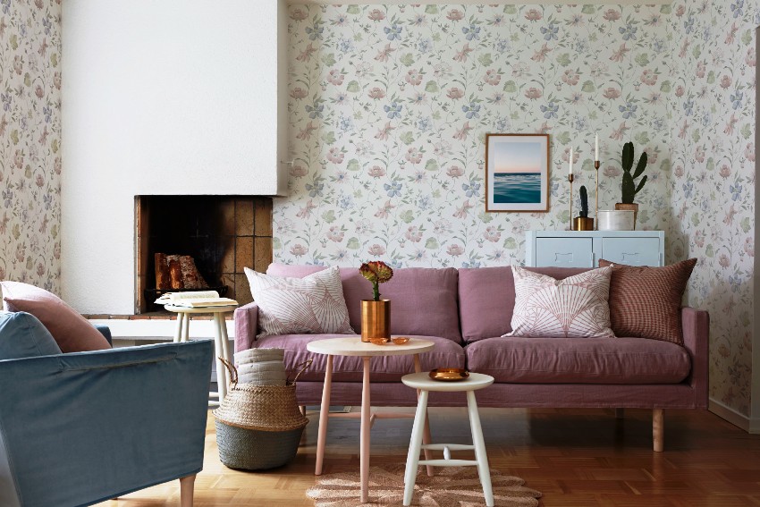 Modern wallpaper for the living room can be either traditional, paper-based, or washable, based on other materials.