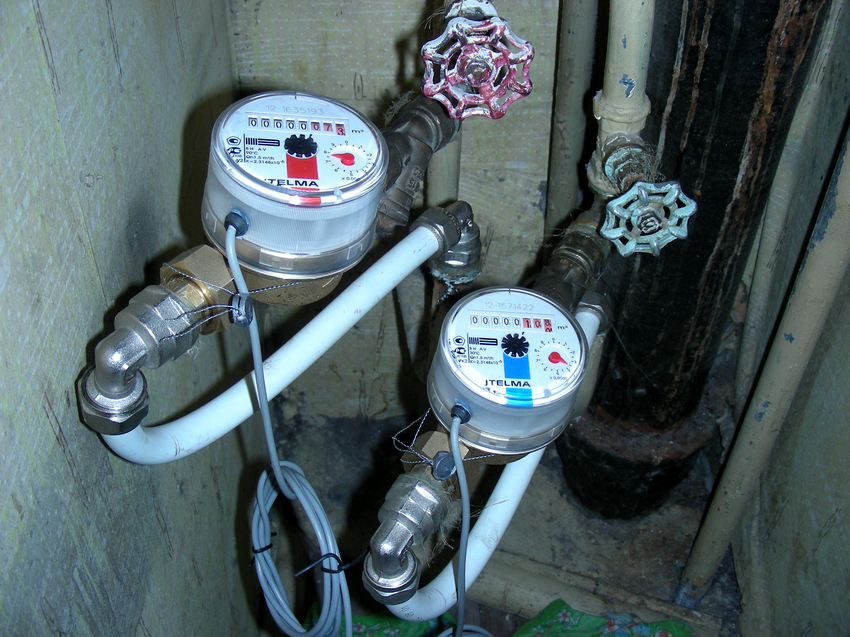 There are two ways to install water meters: horizontal and vertical